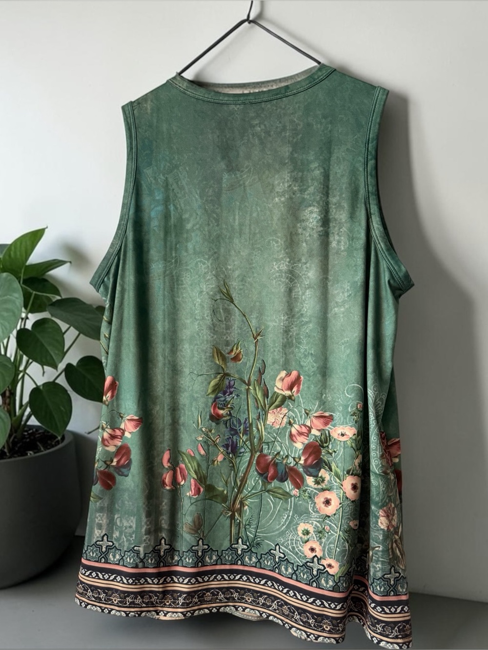 Sleeveless Floral  Tank Top - Green - Picture 3 of 7